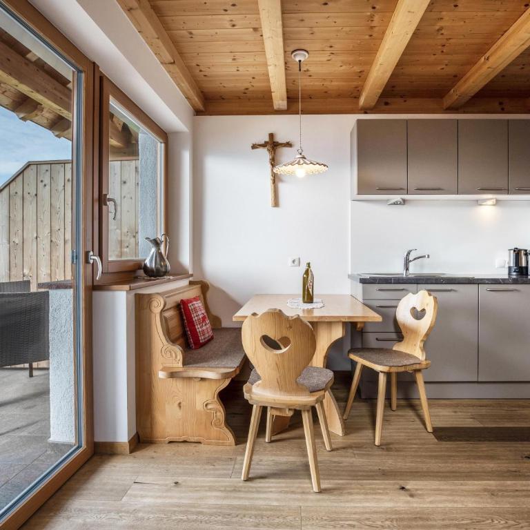 Wernerhof Fewo Rosela - Three-Bedroom Premium Apartment with Balcony - 3