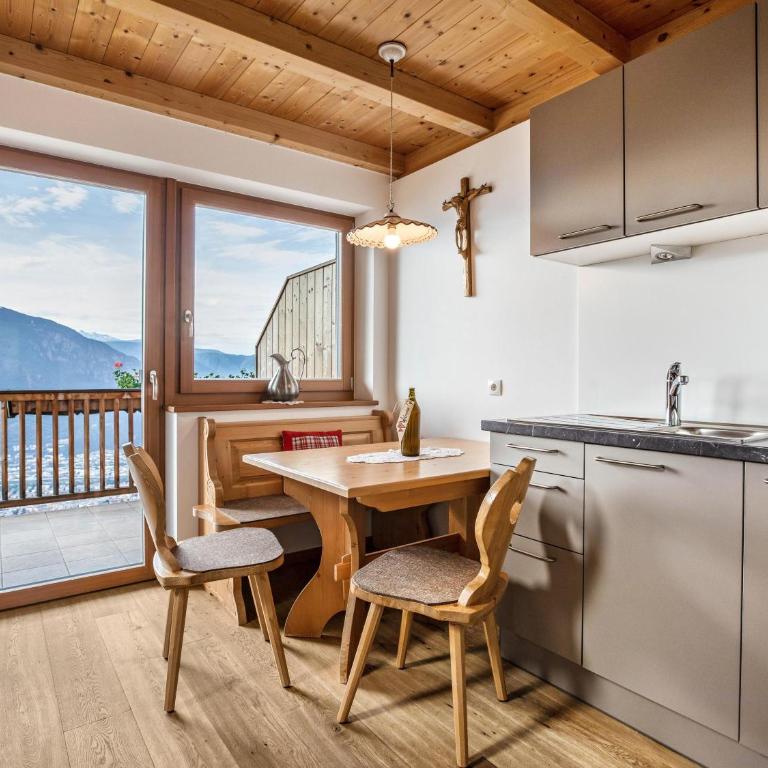 Wernerhof Fewo Rosela - Three-Bedroom Premium Apartment with Balcony - 7