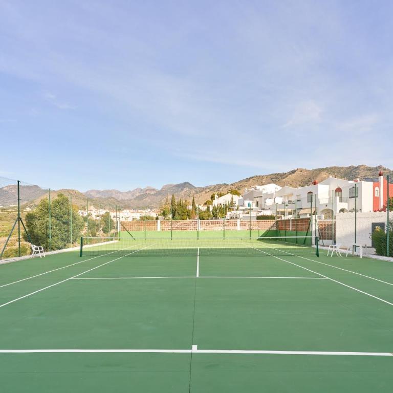 Poolside Apartment Nerja - Apartamento de 2 dormitorios con vistas a la montaña - 24
