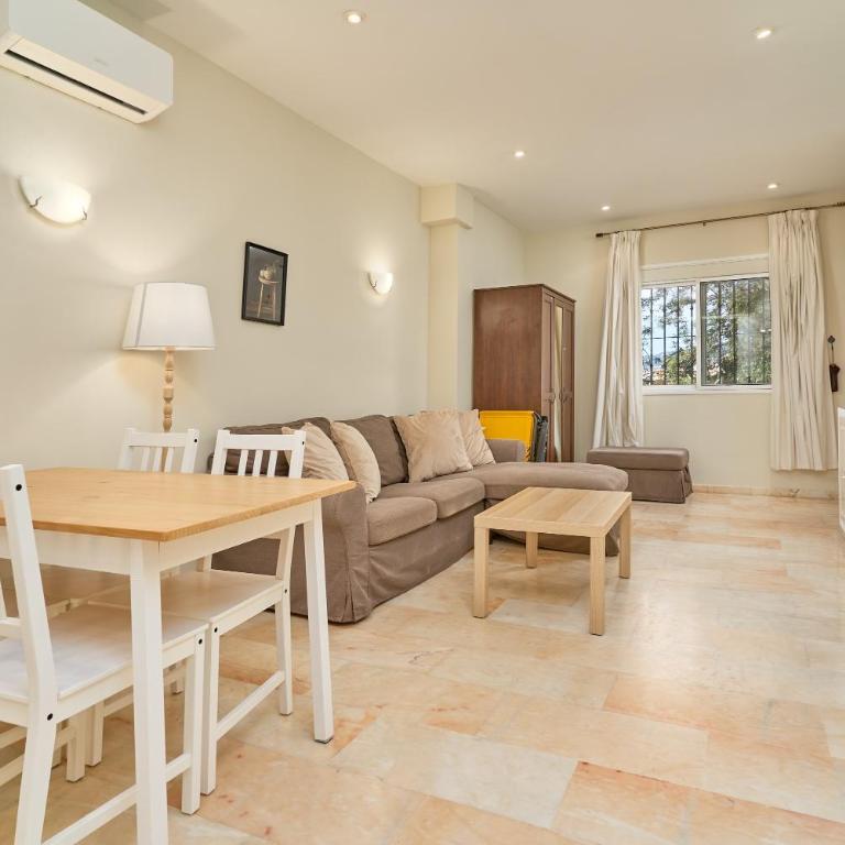 Poolside Apartment Nerja - Apartamento de 2 dormitorios con vistas a la montaña - 3