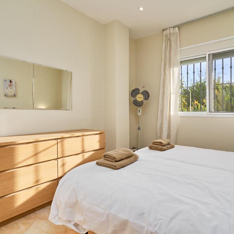 Poolside Apartment Nerja - Apartamento de 2 dormitorios con vistas a la montaña - 15