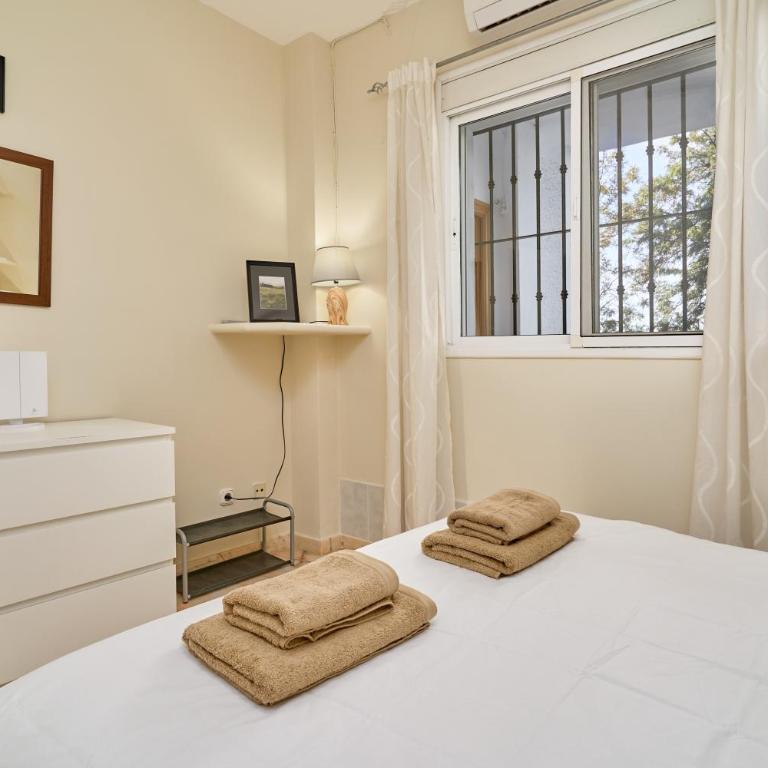 Poolside Apartment Nerja - Apartamento de 2 dormitorios con vistas a la montaña - 10