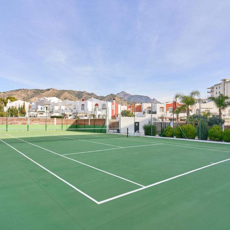 Poolside Apartment Nerja - Apartamento de 2 dormitorios con vistas a la montaña - 25