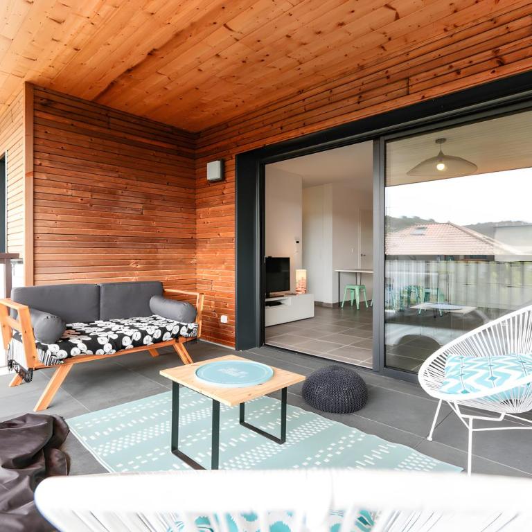 T3 Clim et Terrasse, Plage et Surf - Two-Bedroom Deluxe Apartment with Garden View - 1