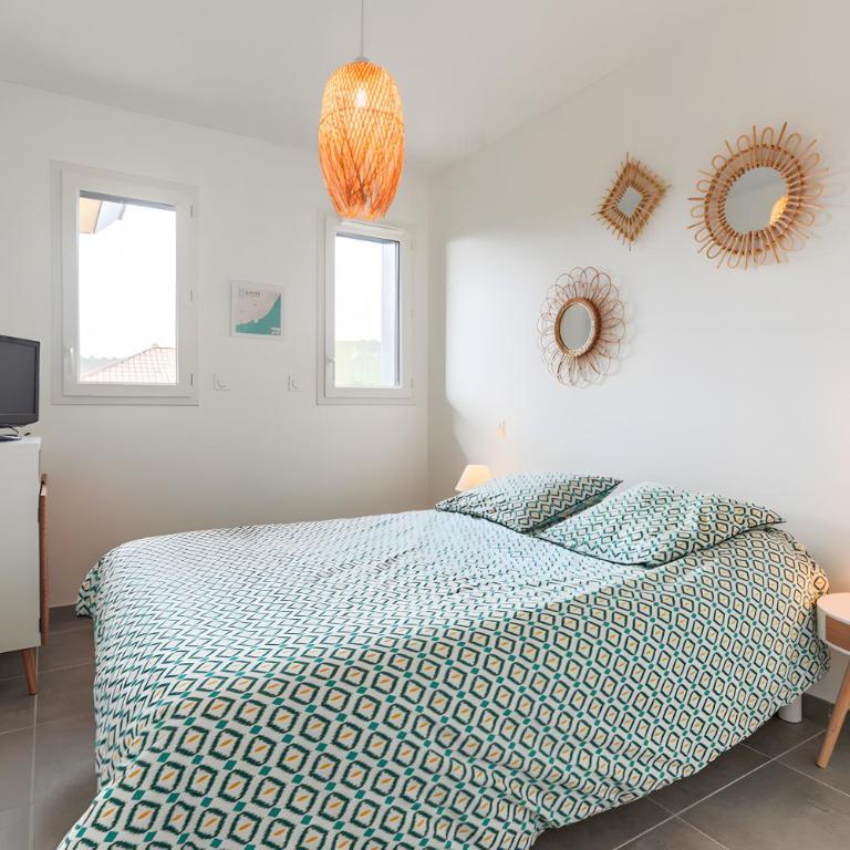 T3 Clim et Terrasse, Plage et Surf - Two-Bedroom Deluxe Apartment with Garden View - 5