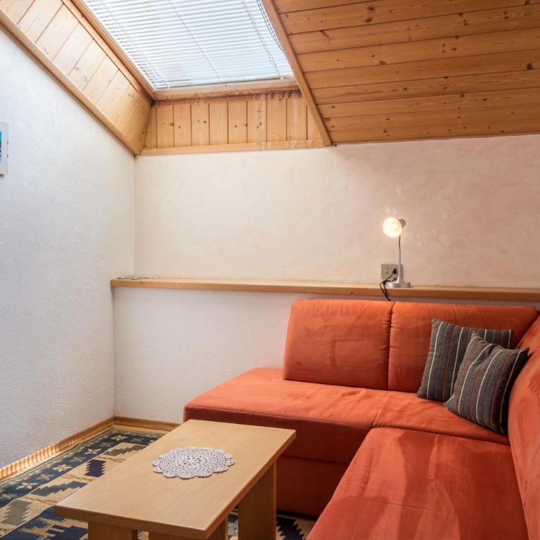 Gamperhof Apartment Latemar - Two-Bedroom Deluxe Apartment with Garden View - 5