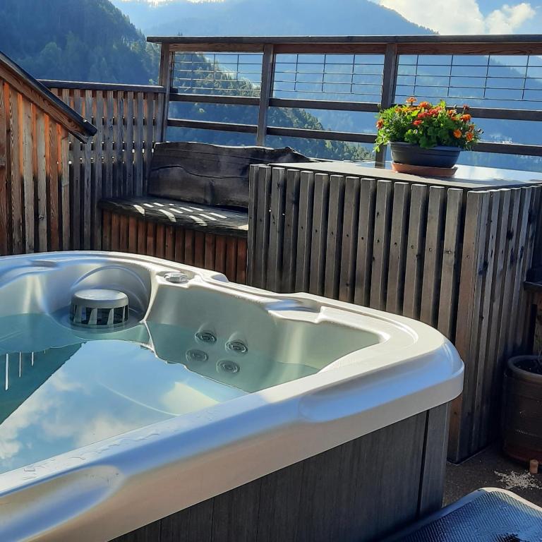 Gamperhof Apartment Latemar - Two-Bedroom Deluxe Apartment with Garden View - 28