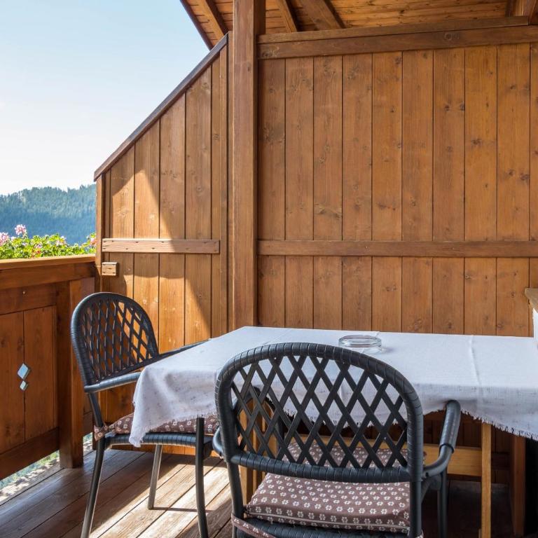 Gamperhof Apartment Latemar - Two-Bedroom Deluxe Apartment with Garden View - 8