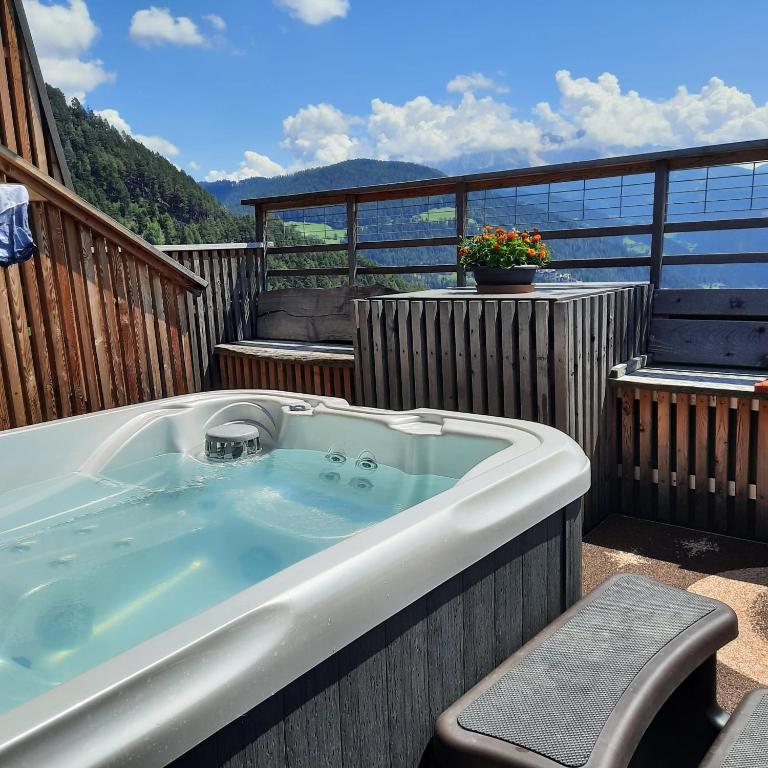 Gamperhof Apartment Latemar - Two-Bedroom Deluxe Apartment with Garden View - 2