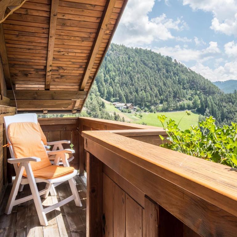 Gamperhof Apartment Latemar - Two-Bedroom Deluxe Apartment with Garden View - 3