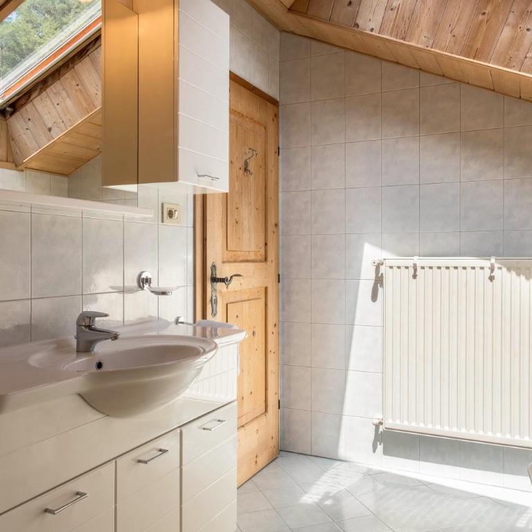 Gamperhof Apartment Latemar - Two-Bedroom Deluxe Apartment with Garden View - 16