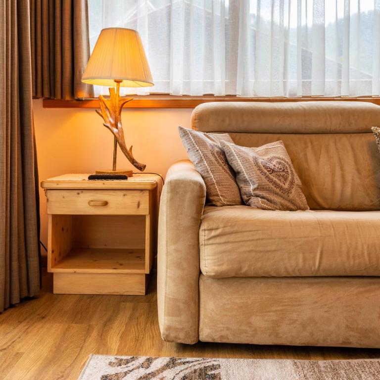 Ciasa Rungg Monte Sella Suite - Appartamento Deluxe con 2 Camere da Letto e Balcone - 9