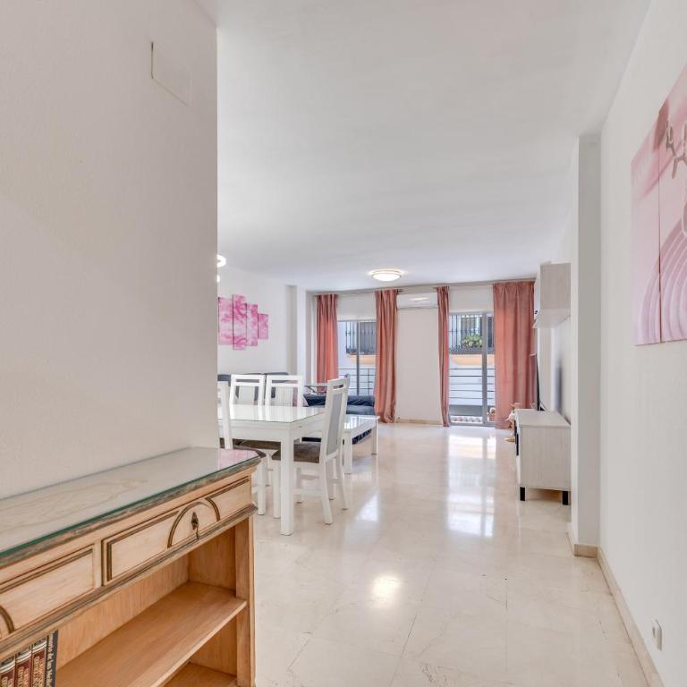 Vivienda Casco Antiguo de Marbella - Three-Bedroom Premium Apartment with Balcony - 20