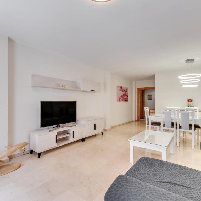 Vivienda Casco Antiguo de Marbella - Three-Bedroom Premium Apartment with Balcony - 5