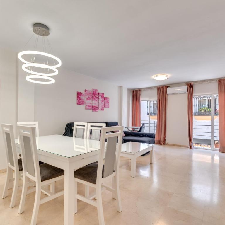 Vivienda Casco Antiguo de Marbella - Three-Bedroom Premium Apartment with Balcony - 3