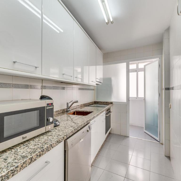Vivienda Casco Antiguo de Marbella - Three-Bedroom Premium Apartment with Balcony - 7