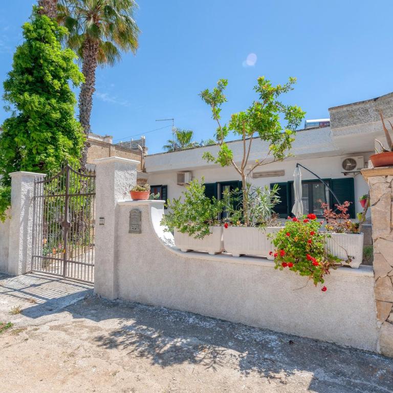 La Corte del Geco - Two-Bedroom Deluxe Apartment with Garden View - 24