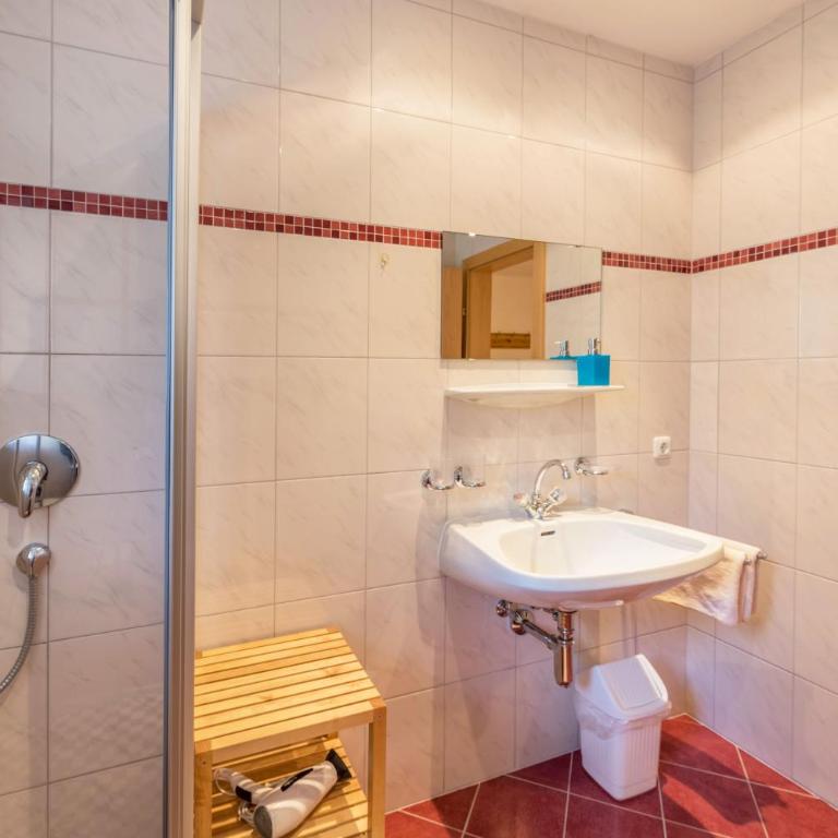 Ferienwohnung Helena - Appartamento Deluxe con 2 Camere da Letto e Vista Giardino - 18