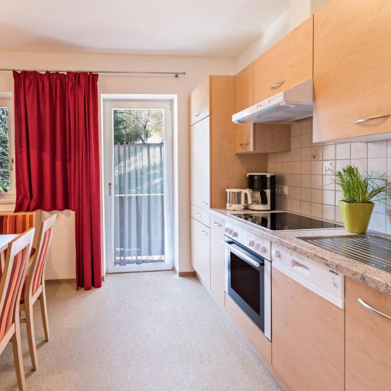 Ferienwohnung Helena - Appartamento Deluxe con 2 Camere da Letto e Vista Giardino - 7