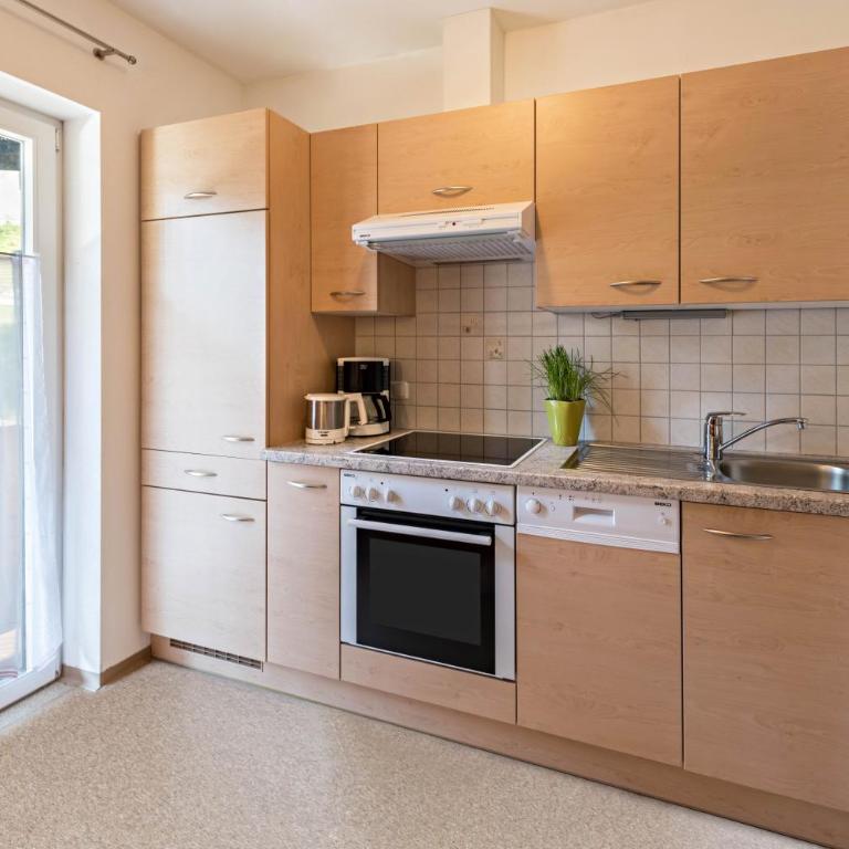 Ferienwohnung Helena - Appartamento Deluxe con 2 Camere da Letto e Vista Giardino - 9