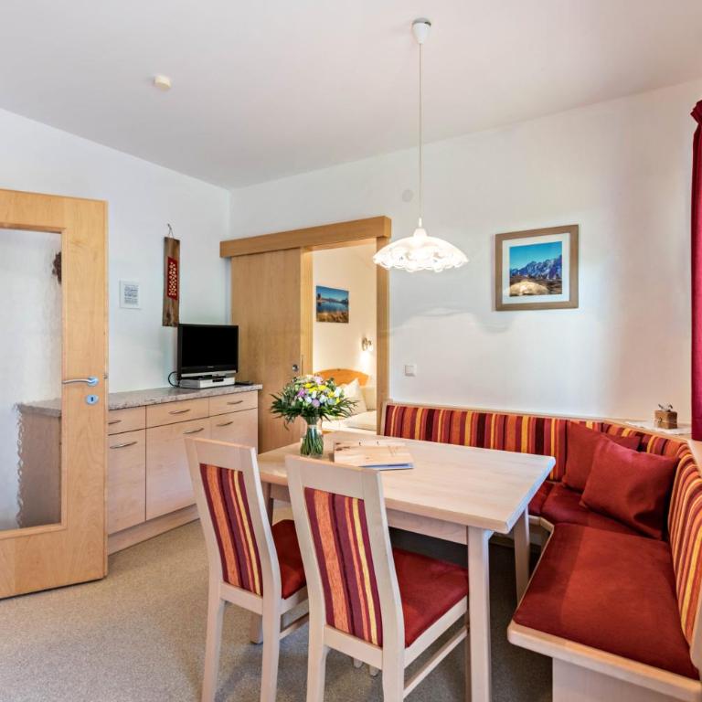 Ferienwohnung Helena - Appartamento Deluxe con 2 Camere da Letto e Vista Giardino - 4