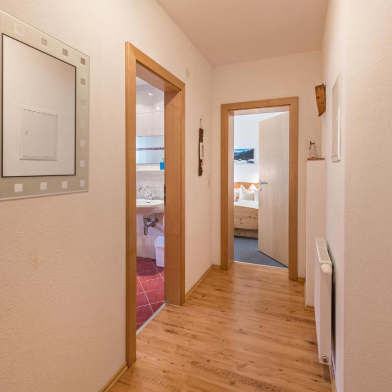 Ferienwohnung Helena - Appartamento Deluxe con 2 Camere da Letto e Vista Giardino - 19