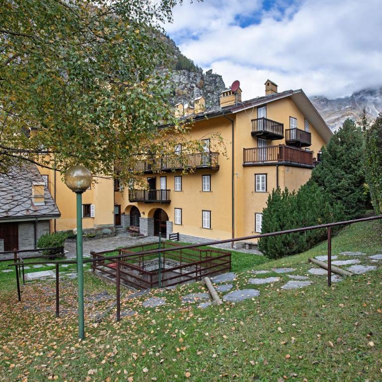 Casa Mountain View Courmayeur - Three-Bedroom Apartment with Mountain View - 27