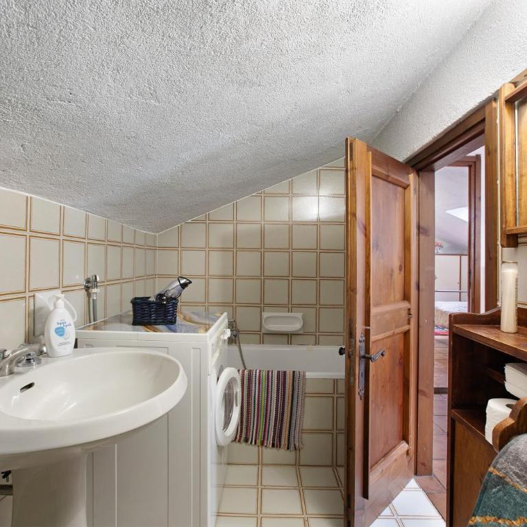Casa Mountain View Courmayeur - Three-Bedroom Apartment with Mountain View - 22