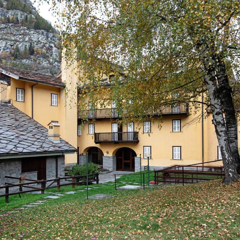 Casa Mountain View Courmayeur - Three-Bedroom Apartment with Mountain View - 1