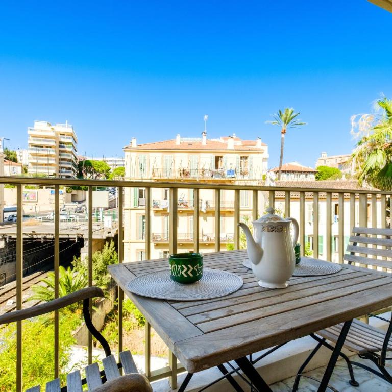 Appartement centre Cannes - Appartement 1 Chambre Supérieur avec Balcon - 1