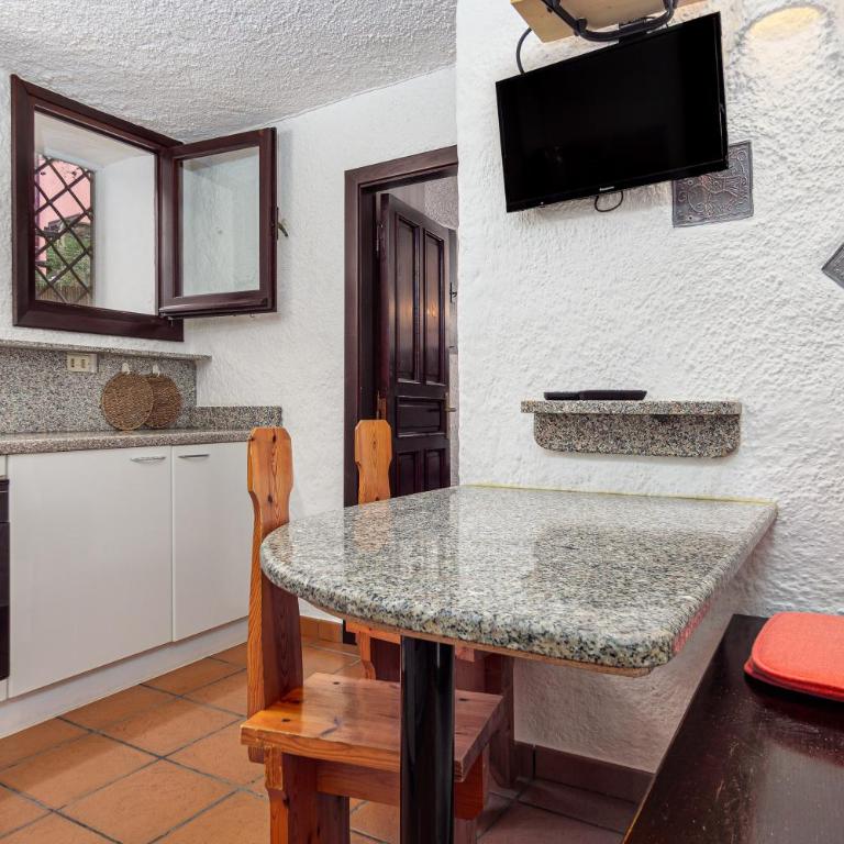 Ginepri - Two-Bedroom Deluxe Apartment with Garden View - 10
