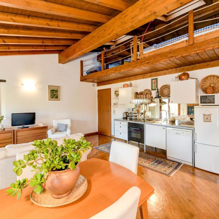Attic in the center of Salò - Appartamento Superior con 1 Camera da Letto e Balcone - 10