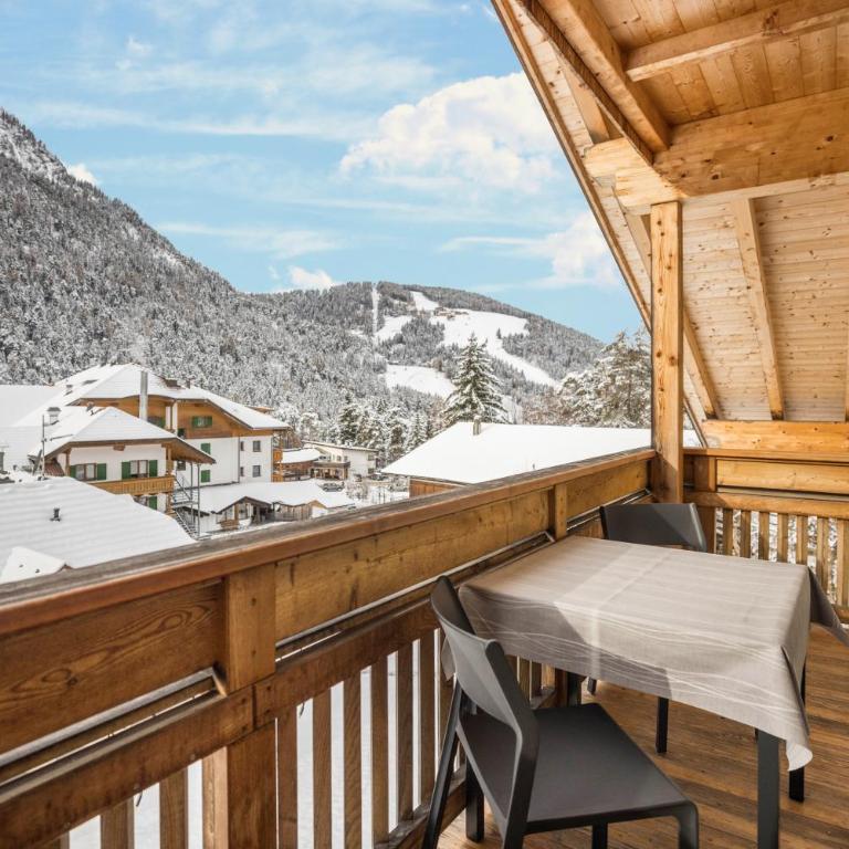 Runcac Apt Roterins - Appartamento Superior con 1 Camera da Letto e Balcone - 16