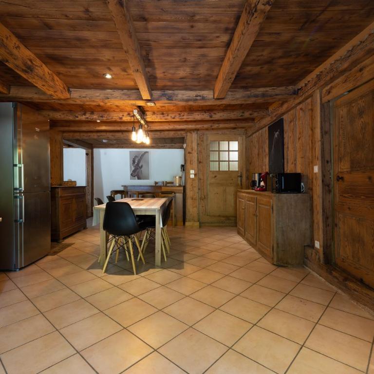 Ferme de Faustine 2 - piscine - Appartement 2 Chambres avec Vue sur la Montagne - 8