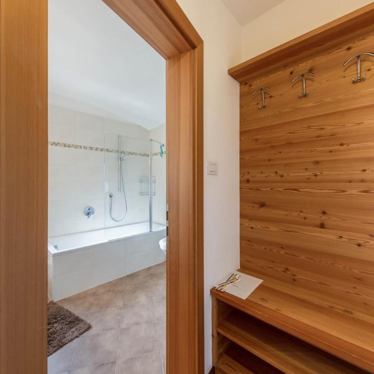 Florerhof Ferienwohnung Flieder - Appartamento Deluxe con 2 Camere da Letto e Vista Giardino - 11
