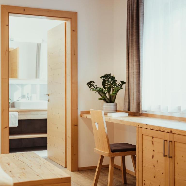 Chalet La Flüta Arnica - Deluxe-Apartment mit 2 Schlafzimmern und Gartenblick - 8