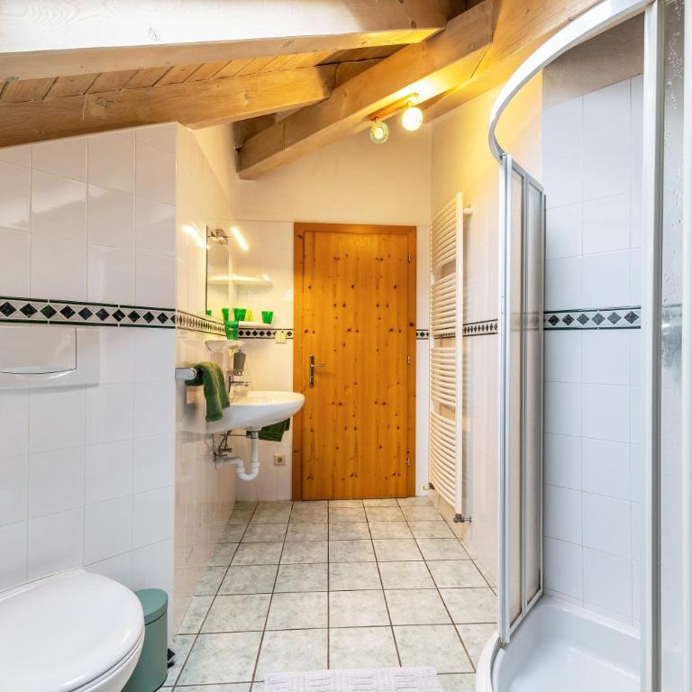Weingut Lieselehof Apt Panorama - Two-Bedroom Deluxe Apartment with Garden View - 12