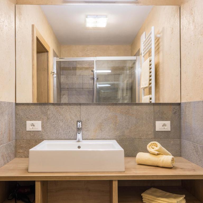 Rosalpina Apt 2 - Appartamento Deluxe con 2 Camere da Letto e Balcone - 19