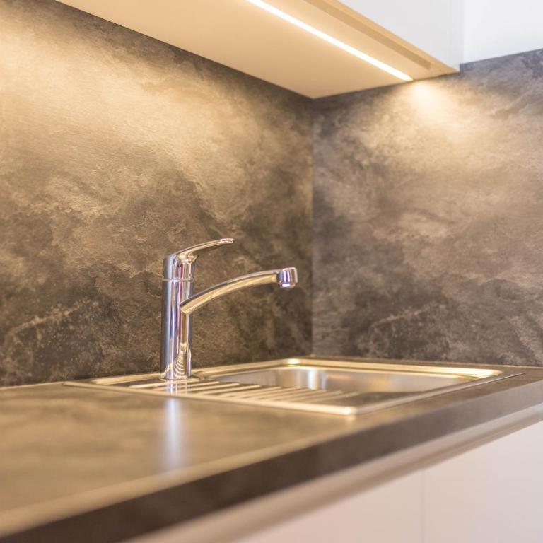 Rosalpina Apt 2 - Appartamento Deluxe con 2 Camere da Letto e Balcone - 14
