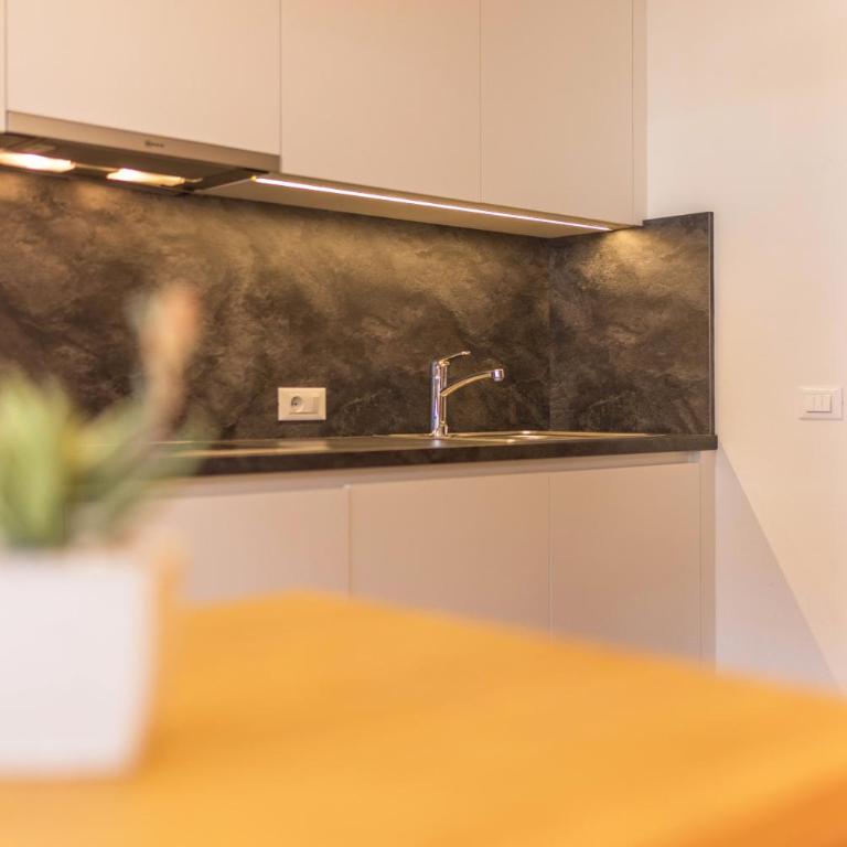 Rosalpina Apt 2 - Appartamento Deluxe con 2 Camere da Letto e Balcone - 13