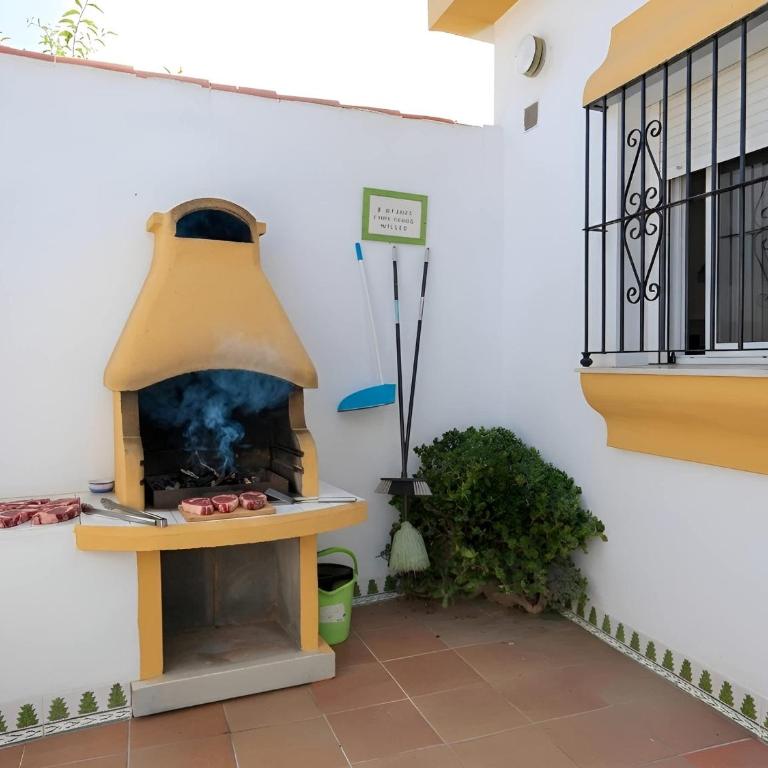 Chalet con piscina privada y zona de barbacoa cerca del pueblo - Casa - 4