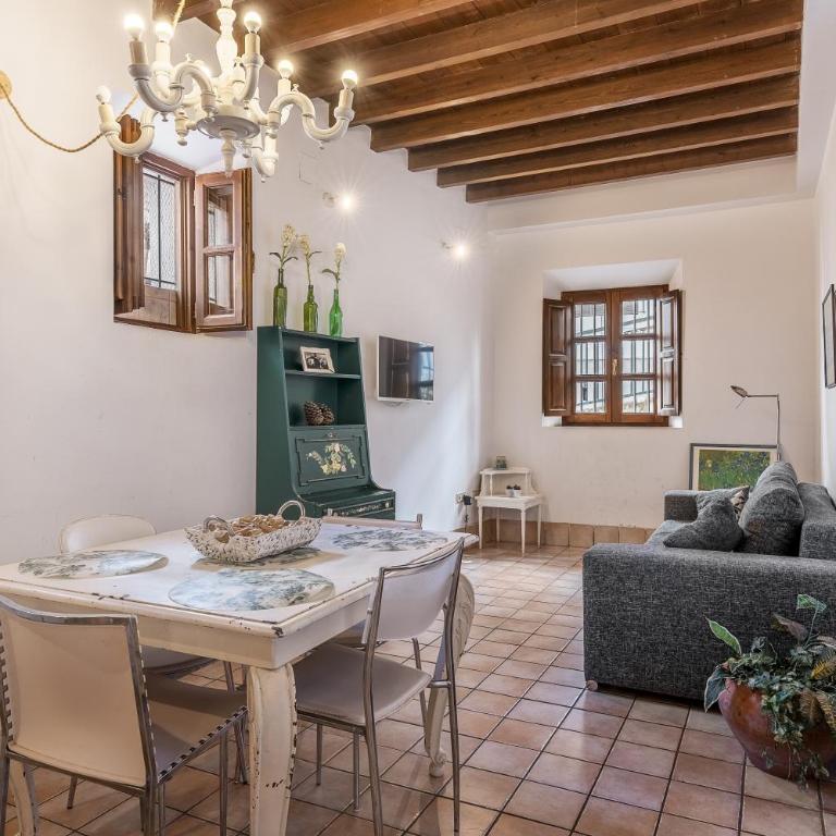 Apartment Elvira Street with Wifi - Superior Apartment with City View - 2