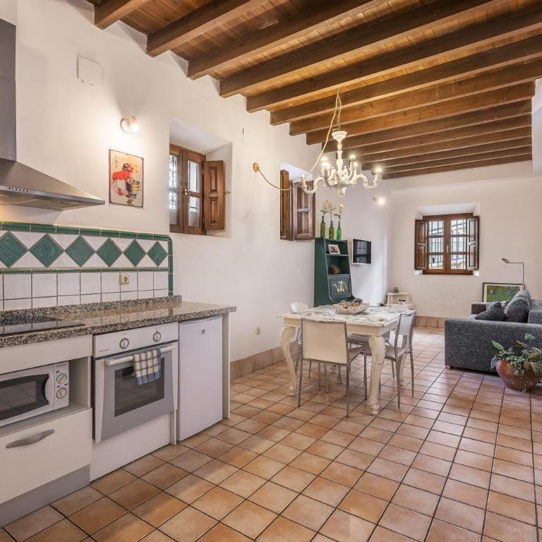 Apartment Elvira Street with Wifi - Superior Apartment with City View - 3