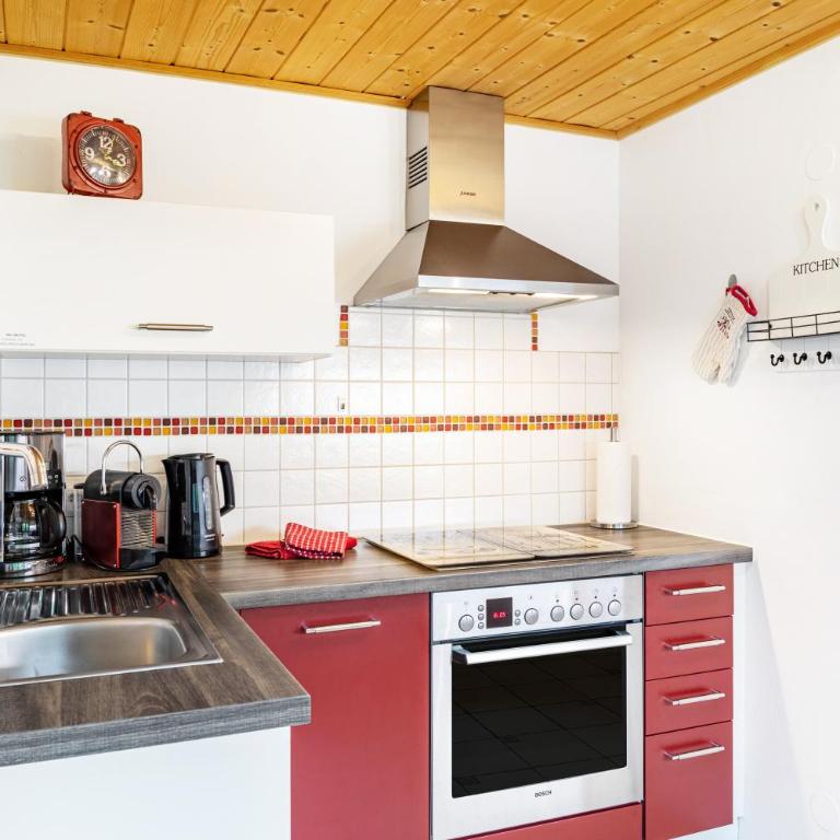 Ferienwohnung am Wehr - Three-Bedroom Apartment with Mountain View - 12