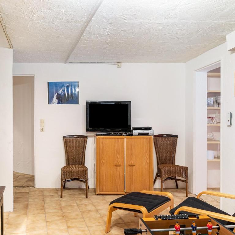 Ferienwohnung am Wehr - Three-Bedroom Apartment with Mountain View - 29