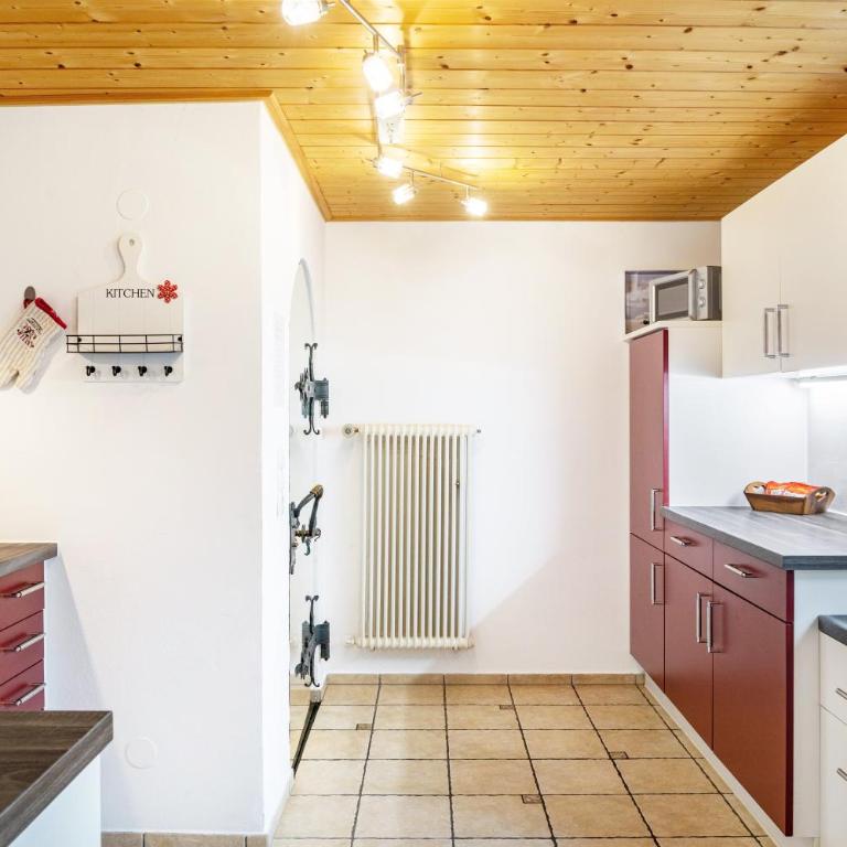 Ferienwohnung am Wehr - Three-Bedroom Apartment with Mountain View - 16