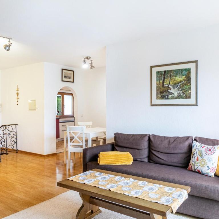 Ferienwohnung am Wehr - Three-Bedroom Apartment with Mountain View - 8