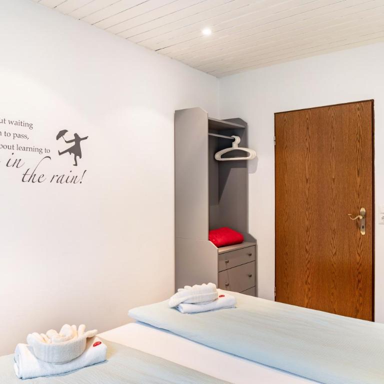 Ferienwohnung am Wehr - Three-Bedroom Apartment with Mountain View - 26
