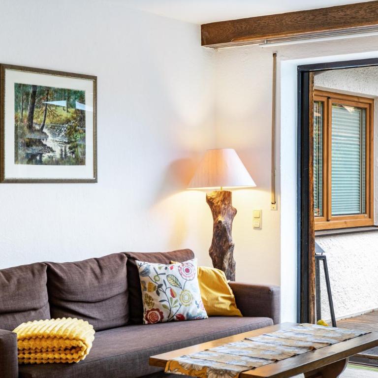 Ferienwohnung am Wehr - Three-Bedroom Apartment with Mountain View - 10