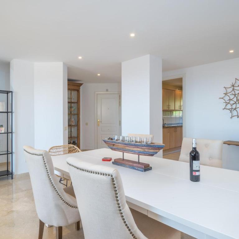Elveria Hills excellent views - Three-Bedroom Apartment with Water View - 8